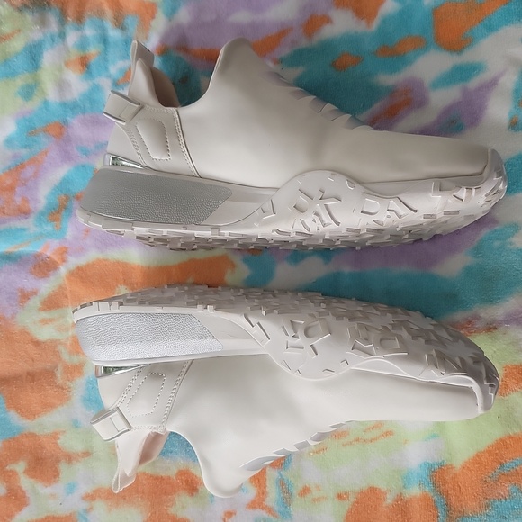 DKNY Women's Size 8.5 Kari-slip on white & silver sneakers - Picture 5 of 12